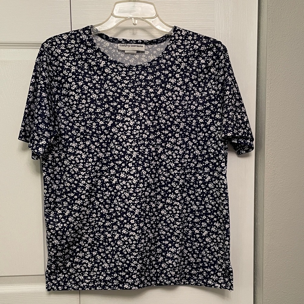 Cathy Daniels Blue & White Floral Pattern Pullover Top Polyester Small